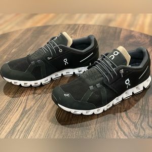 On Cloud Shoes Black/White